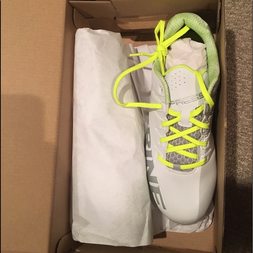 Brine women’s Empress 2.0 lacrosse cleats